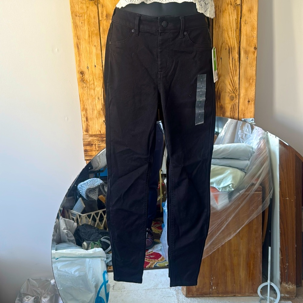 NWT-Black Sz 6 dip mid-rise jeggings & off white crocheted crop tank